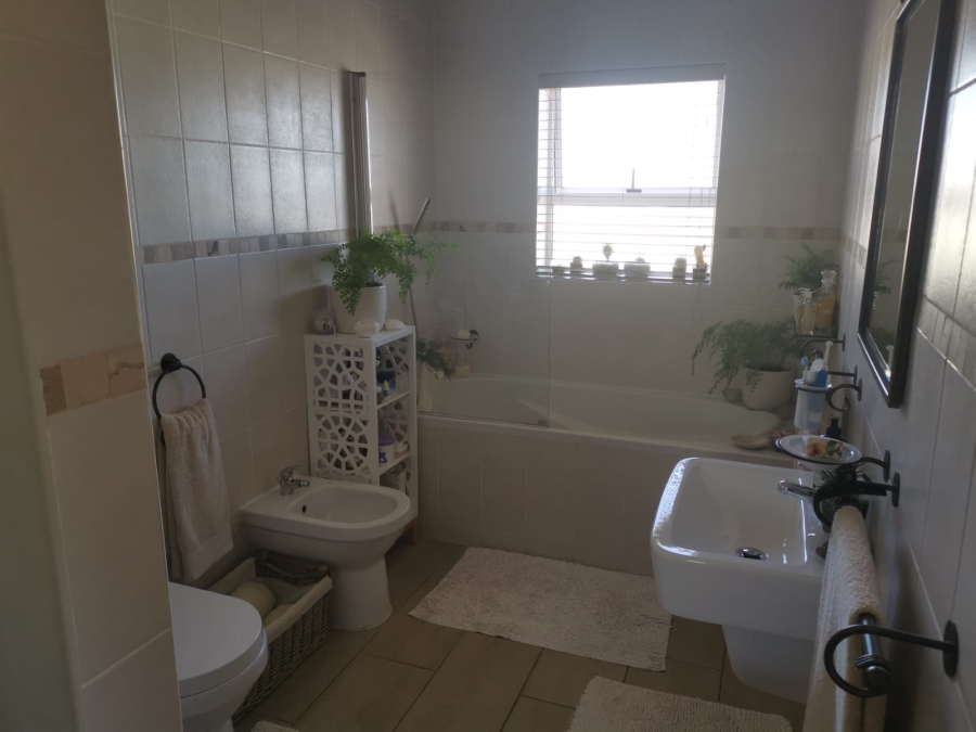 To Let 3 Bedroom Property for Rent in Fernwood Western Cape
